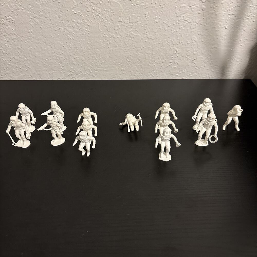 Lot Of 16 Vintage 1960's MARX MPC Plastic Space Man Astronaut Toy Figure White
